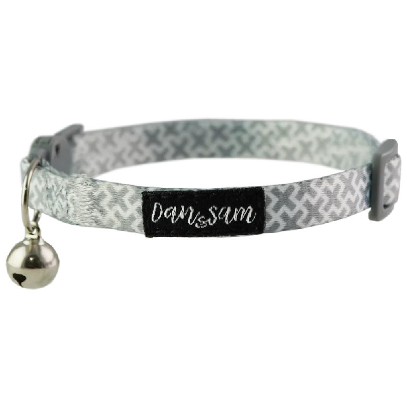 Dan & Sam - Cat Collar (Grey Kisses)